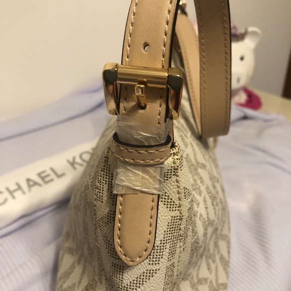 NWT. Michael Kors Jet Set Shoulder Bag - Picture 13 of 15